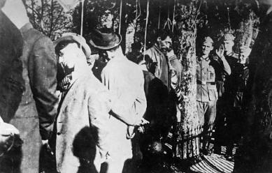 Partigiani russi impiccati dai tedeschi.